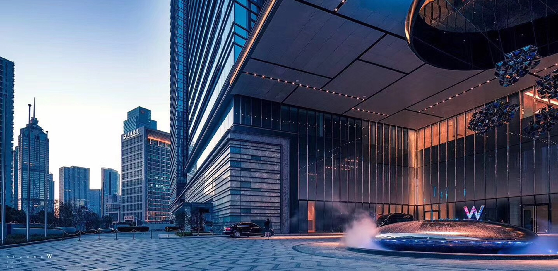 第七座“大手”雕塑落地乌兹别克斯坦，方园雕塑海外安装项目完美收官！